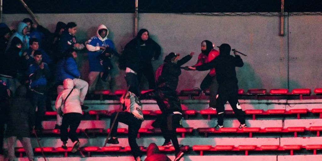 🟠 Renuncia a Independiente y decide volver a Chile por la barbarie ante la U: "Quedé con tragedia" 5 🟠 Renuncia a Independiente y decide volver a Chile por la barbarie ante la U: “Quedé con tragedia”