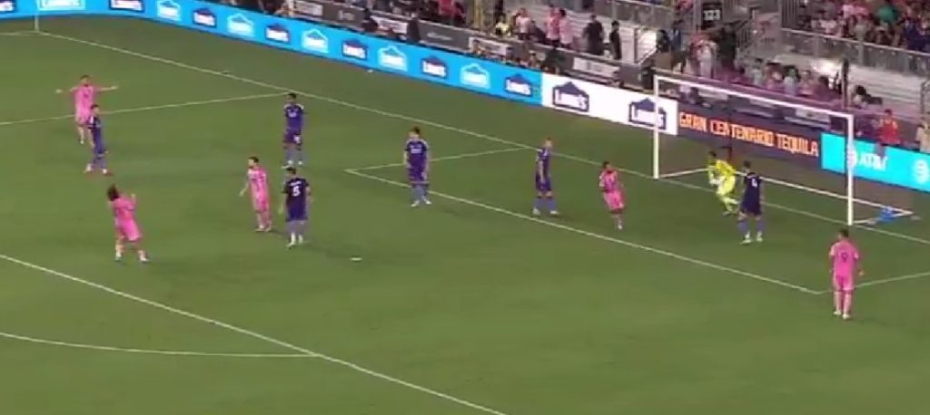 🟠 VIDEO: Maximiliano Falcón se vuelve viral por robarle un gol a Lionel Messi y hacerlo enfurecer 5 🟠 VIDEO: Maximiliano Falcón se vuelve viral por robarle un gol a Lionel Messi y hacerlo enfurecer