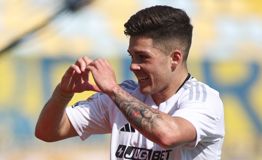 🟠 No se entiende: Fulminan a Jorge Almirón por este polémico cambio en la formación de Colo Colo 7 colo colo