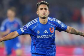 Lucas Assadi no podrá jugar ante Palestino.