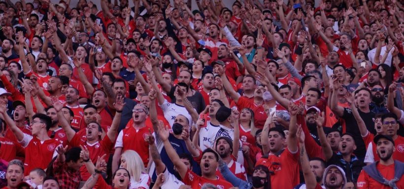 Hinchas de Independiente contra la Conmebol
