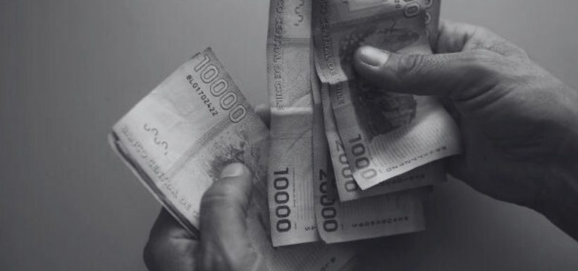 trabajador recibió millonario sueldo por error y ahora fue absuelto