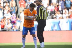 Patricio Toledo sufrió un feo momento en la despedida de capitanes de la UC.