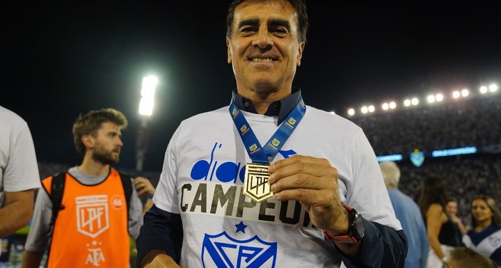 Gustavo Quinteros será DT de este equipo.