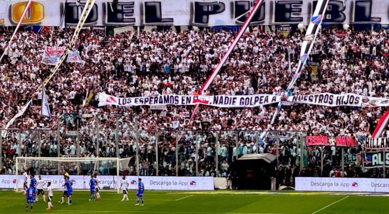 Irónico mensaje de la Garra Blanca en Superclásico.