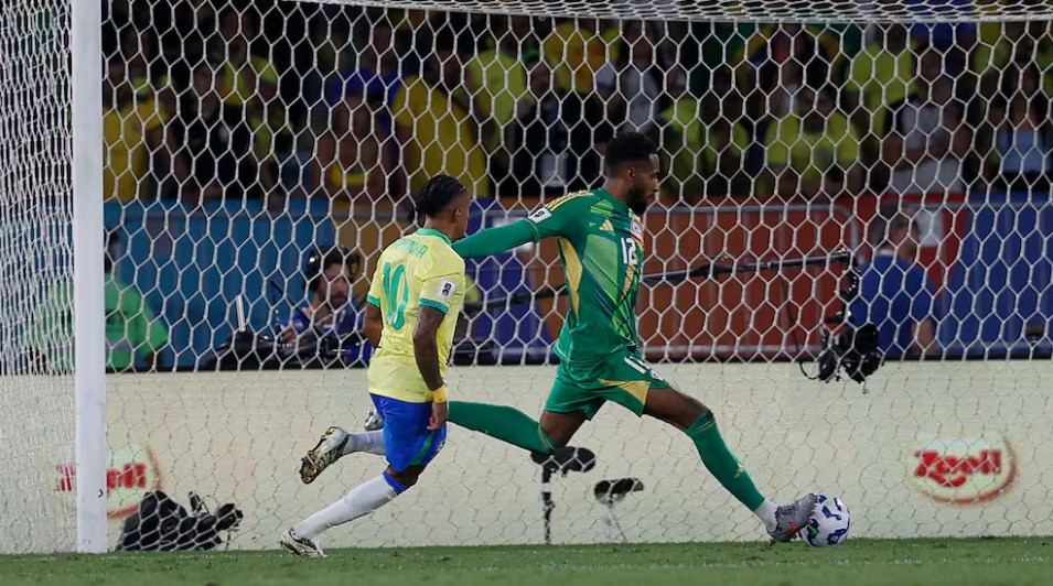 Elogios Claudio Bravo a Lawrence Vigouroux.