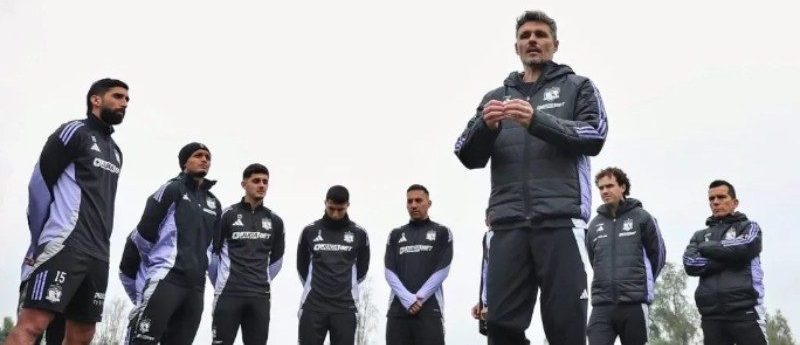 Primera formación de Fernando Ortiz en Colo Colo.