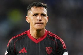 Alexis Sánchez se llena de críticas en Sevilla