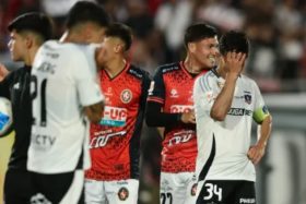 Hinchas de Colo Colo pierden la paciencia.