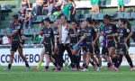 jugadora de colo colo femenino carga contra la U.