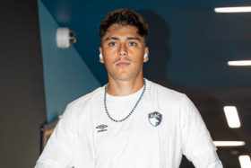 Damián Pizarro suma críticas en Francia.