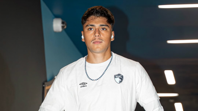 Damián Pizarro suma críticas en Francia.