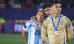 Gianluca Prestianni carga contra Chile.