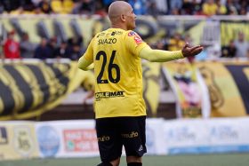 Humberto Suazo anuncia su retiro del fútbol profesional.