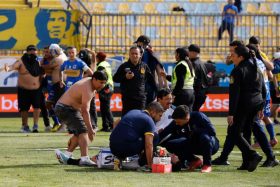 El portero de Everton sufrió un fuerte choque con Fernando Zampedri.