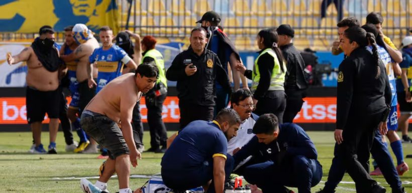 El portero de Everton sufrió un fuerte choque con Fernando Zampedri.