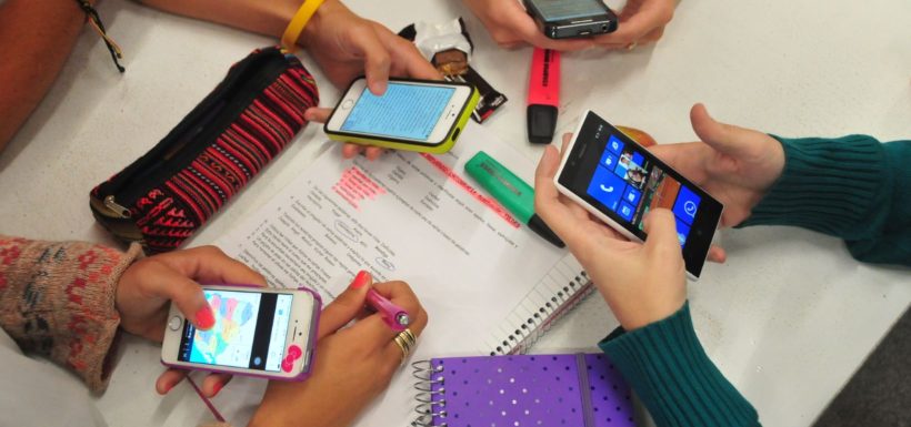 Senado aprueba prohibición en todos los niveles escolares