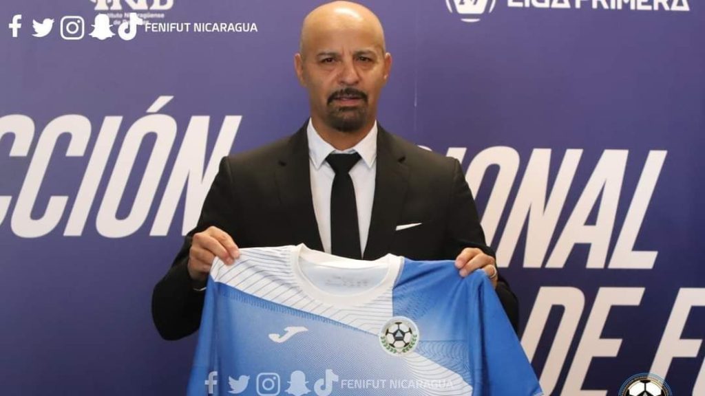 "Fantasma" Figueroa deja de ser DT de Nicaragua.