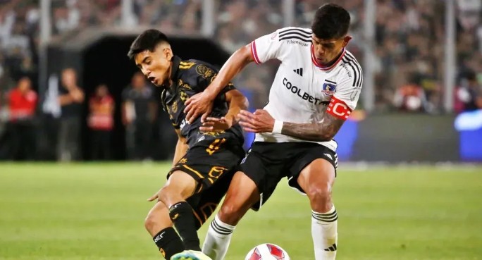 Esteban Pavez se iría de Colo Colo.