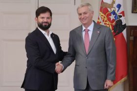 Gobierno saca ronchas en la oposición con medida para asegurar estabilidad laboral