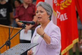 Jeannette Jara desafía al PC por Venezuela y exige una “reflexión incómoda” tras triunfo de Kast