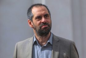 ¡Acusaron distorsión del debate público! Gobierno modifica norma de despidos en el Estado tras fuerte rechazo de oposición