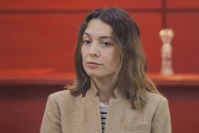 FOTOS | Camila Polizzi aparece en silla de ruedas en medio de complejo momento judicial