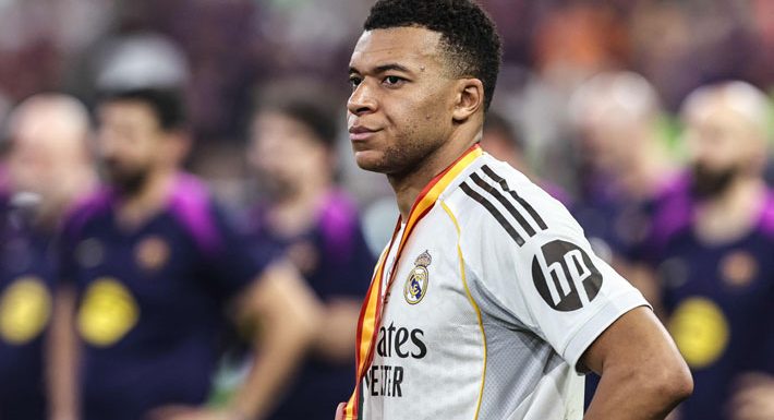 Kylian Mbappé recibe críticas.