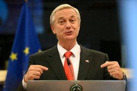 José Antonio Kast se lanzó de lleno contra "ismos extremos" en plena cumbre conservadora