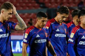 El dineral que tiene a una figura de la U con pie y medio fuera del club