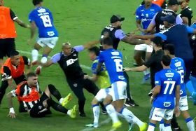 Cruzeiro y Atlético Mineiro protagonizan batalla campal.