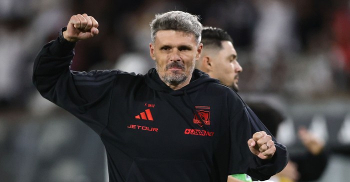 Fernando Ortiz patea el tablero en Colo Colo.
