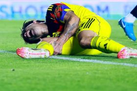 Víctor Dávila sufre grave lesión en México.