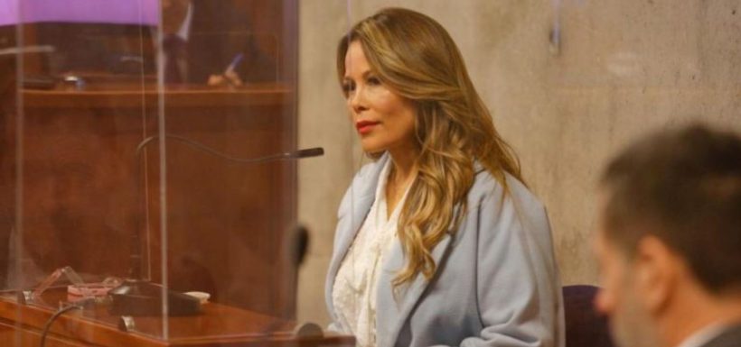 Tras renuncia de su abogado: Defensa de Cathy Barriga da un giro radical a meses del juicio