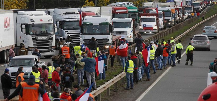 Tras alza histórica en bencinas, camioneros pasan de advertencias a movilizaciones en el norte: “Que sí se sienta el malestar”