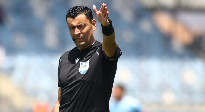 U de Chile tiene reunión con Roberto Tobar.