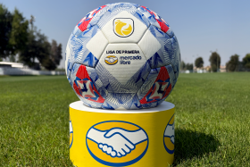 DT de club chileno renuncia acusando presiones.