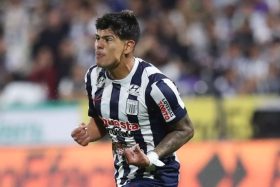 Infernal golazo de Esteban Pavez le da agónico empate a Alianza Lima