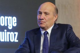"Sorprende la porfía": Quiroz advierte uso de decretos si fracasa Ley de Reconstrucción Nacional