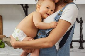 Abrazos que cambian vidas: Fundación busca voluntarios para acompañar a bebés sin familia