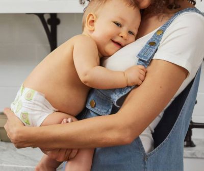 Abrazos que cambian vidas: Fundación busca voluntarios para acompañar a bebés sin familia