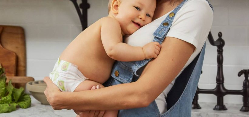 Abrazos que cambian vidas: Fundación busca voluntarios para acompañar a bebés sin familia
