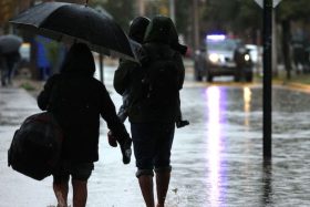 ¡Hora de ir sacando el paraguas! Pronostican regreso de las lluvias a Chile y estas serían las zonas más afectadas