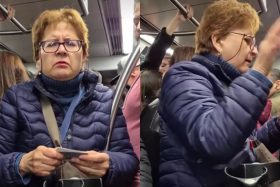 Indignación por caso de joven de Teletón que sufrió agresivo encuentro en pleno viaje en Metro