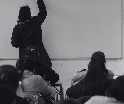 Golpes, insultos y amenazas: Profesores acusan escalada de violencia en establecimiento de Loncoche