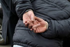 Lejos de pedir disculpas: Familiar de detenidos venezolanos lanzó atroz grito tras asalto a menores y una víctima apuñalada