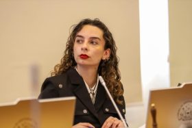 Escala polémica por funa: U. de Chile desmiente denuncia de diputada Rodríguez y apunta a provocaciones de su equipo