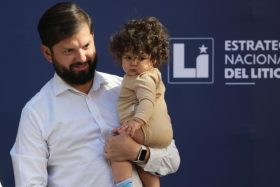 FOTOS | Un gesto para toda la vida: El especial homenaje de expresidente Boric a su hija Violeta que causó ternura