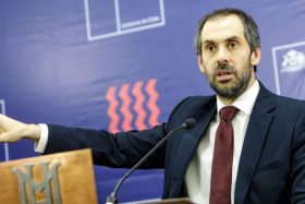 Grau gana la primera batalla en el Congreso tras rechazo de la comisión revisora de AC en su contra: ¿Qué sigue ahora?