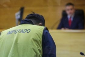 Compareció por videollamada y desapareció: El caso de profesor acusado por abuso sexual contra una alumna que hoy está prófugo